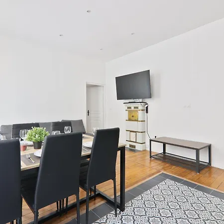 2 Bedroom Quartier Le Marais Apartment Paris