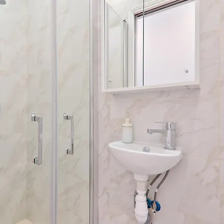 2 Bedroom Quartier Le Marais